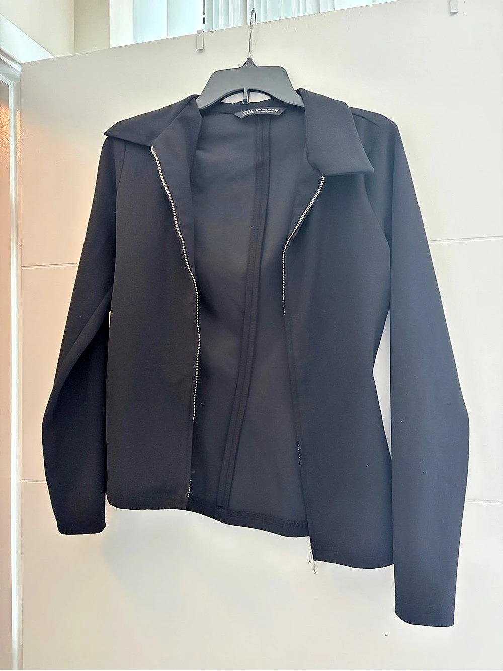 Zara Black Zip Front Jacket Size Medium Like New